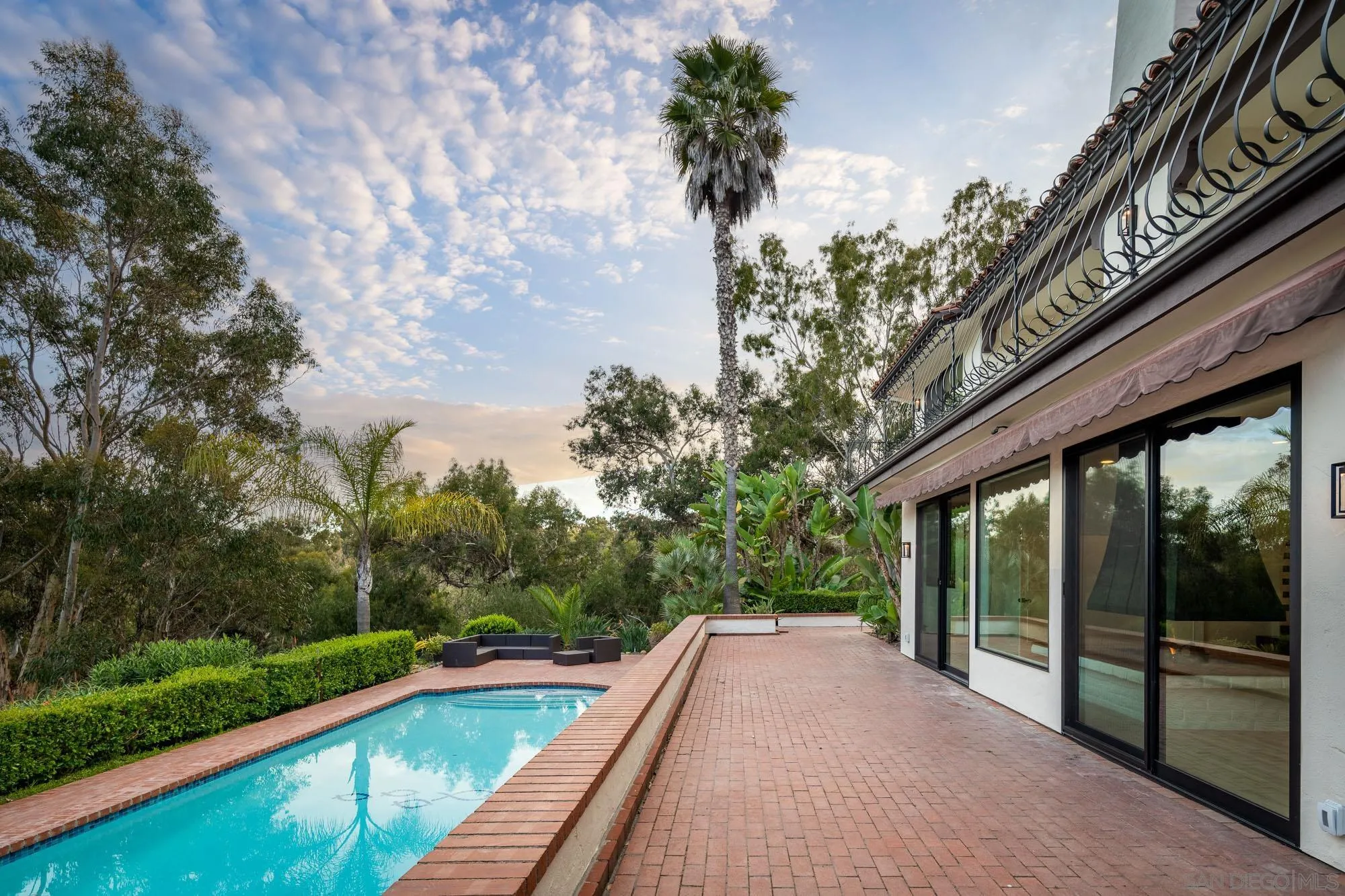 5406 Las Palomas