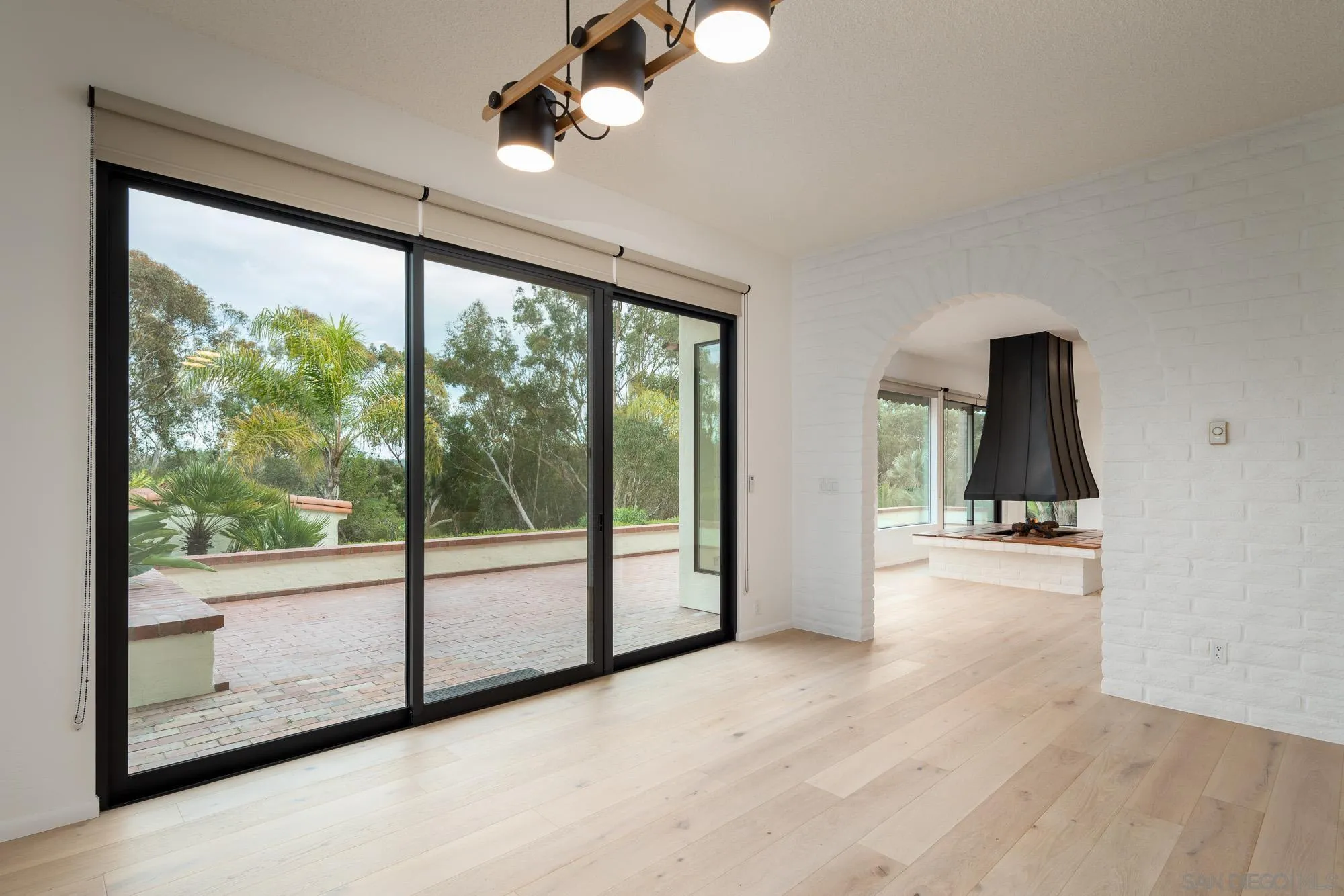 5406 Las Palomas