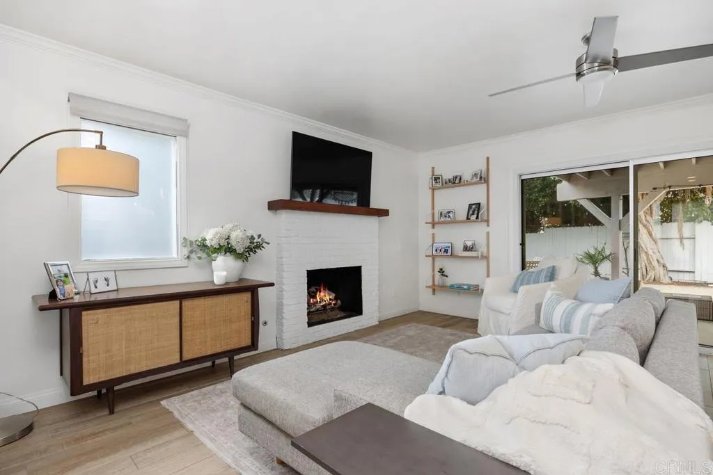 202 Calle De Sereno