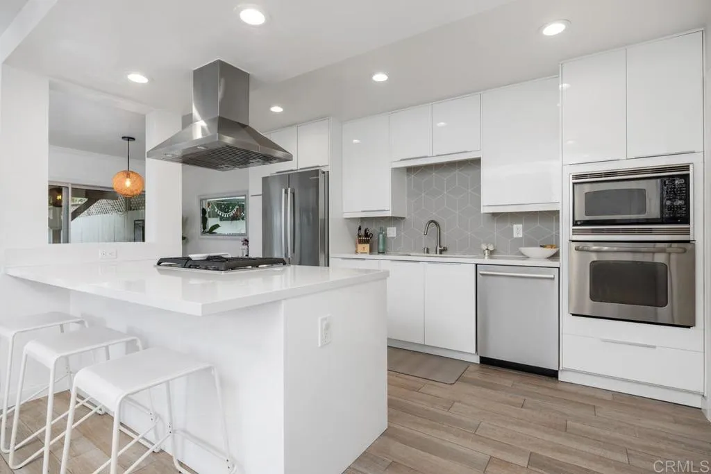 202 Calle De Sereno