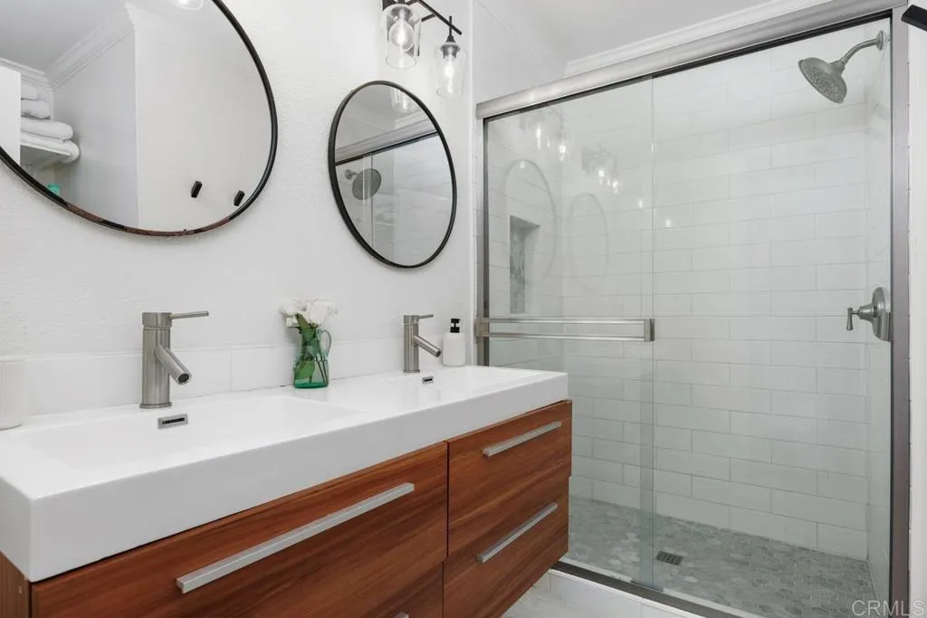 202 Calle De Sereno