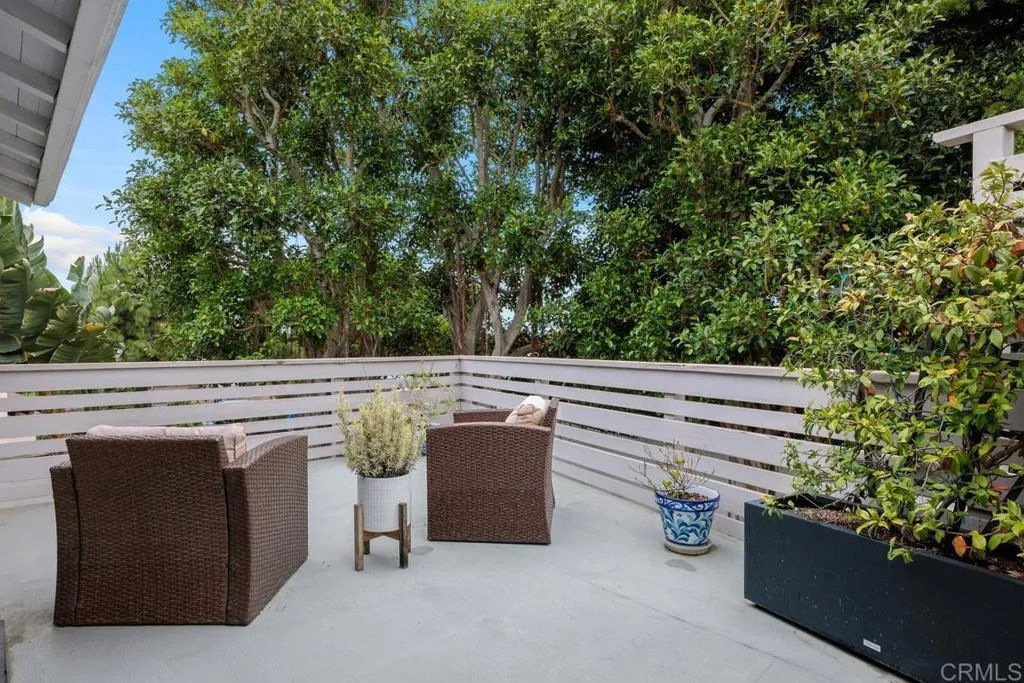 202 Calle De Sereno