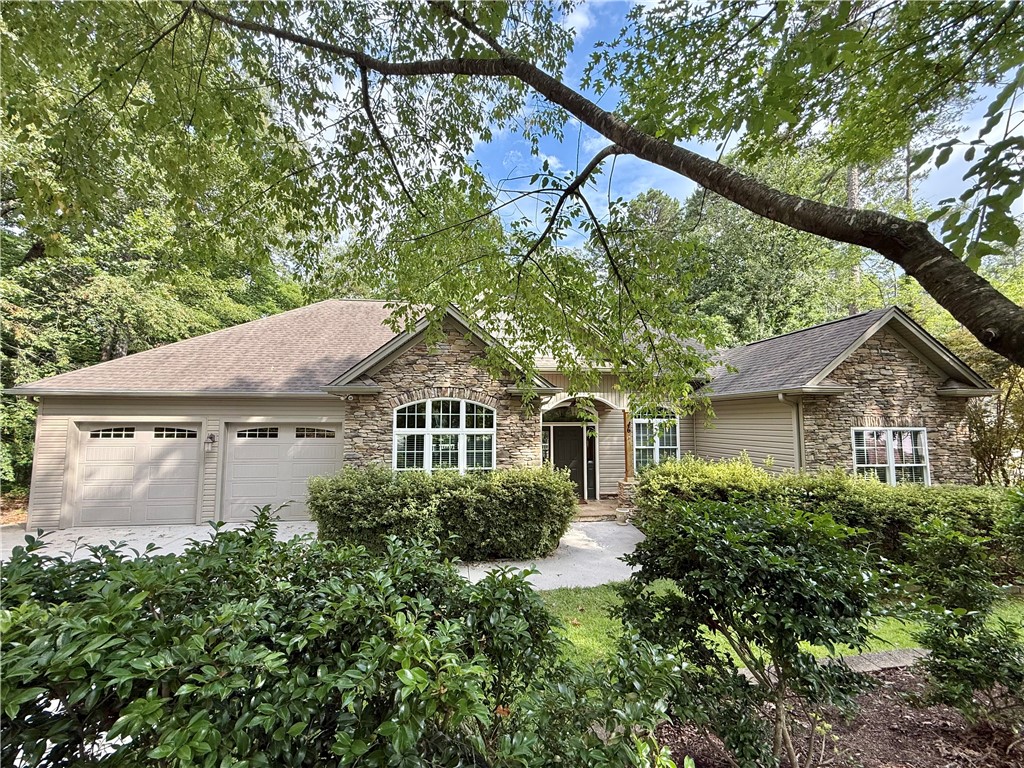 6 Westwind Court