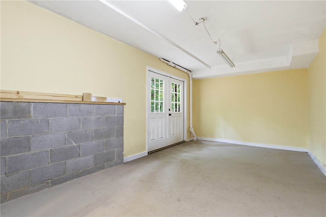 6 Westwind Court