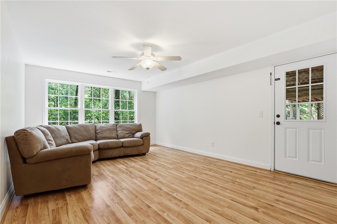 6 Westwind Court