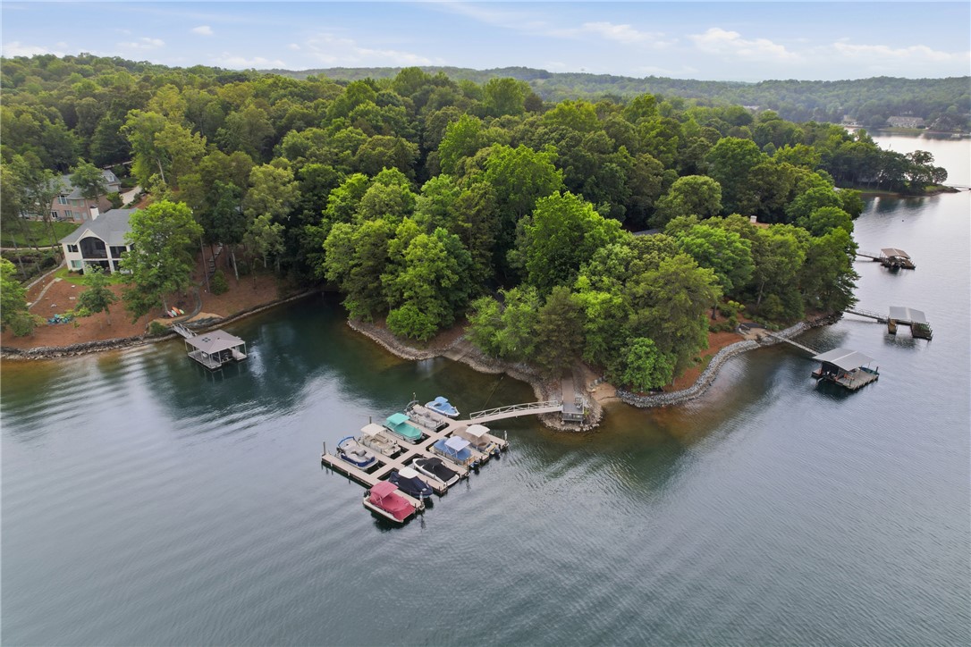 6 Westwind Court