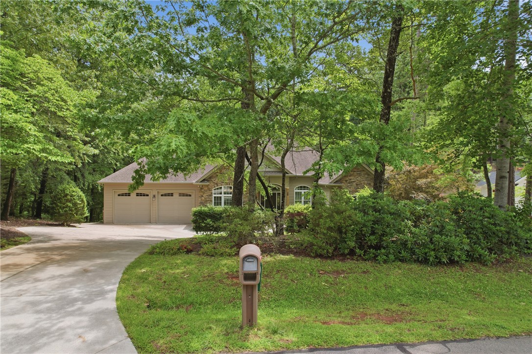 6 Westwind Court