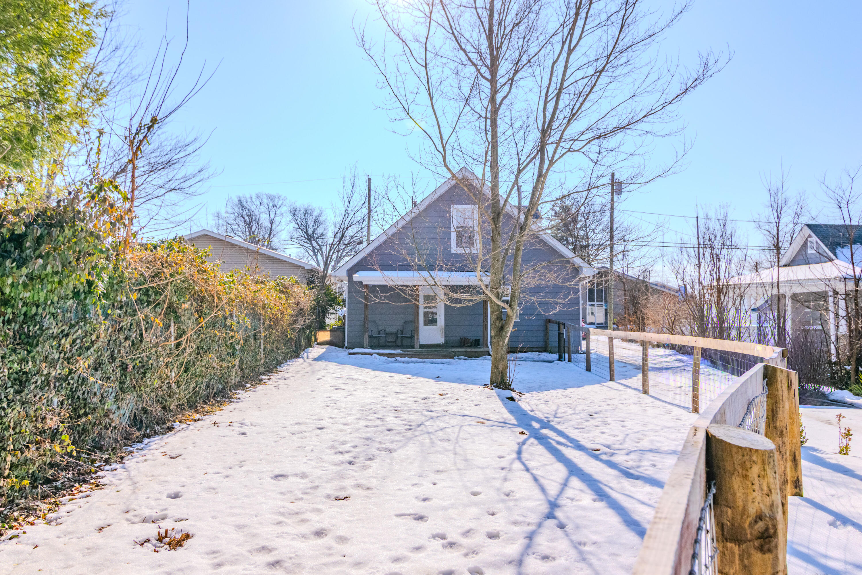 1437 High Street