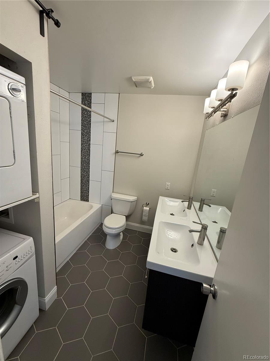7175 S Gaylord Street Unit: B