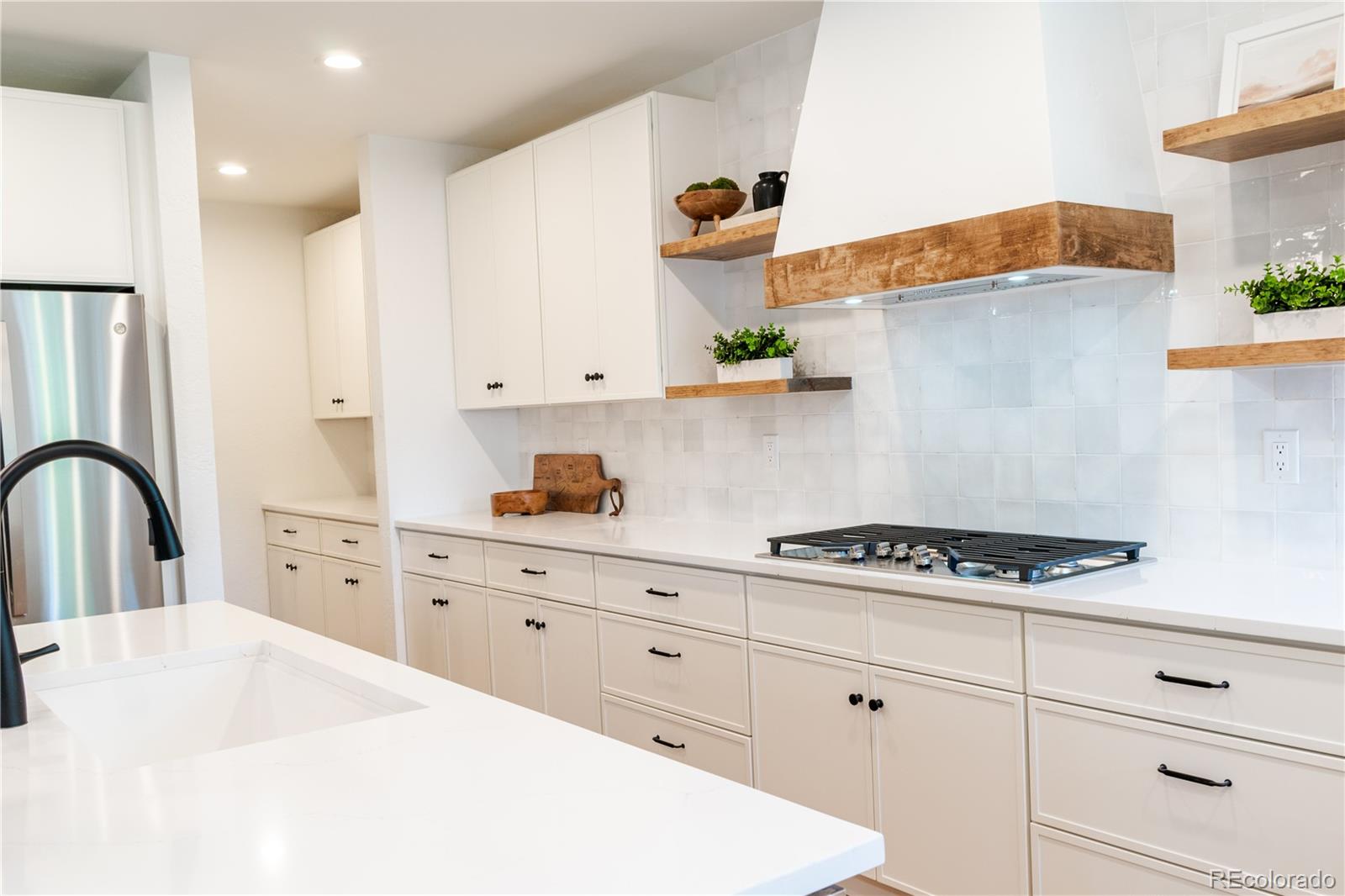 200 E 14th Avenue