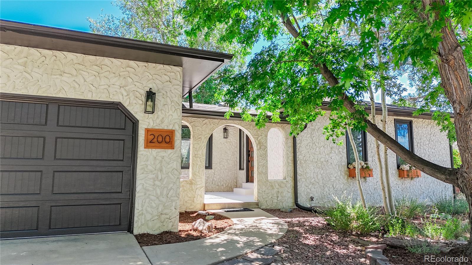 200 E 14th Avenue