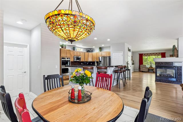 11367 S Blackthorn Court