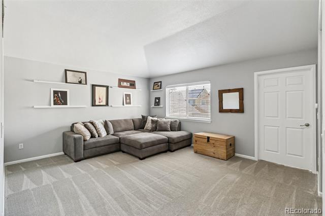 11367 S Blackthorn Court