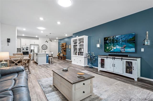 588 Felicity Loop