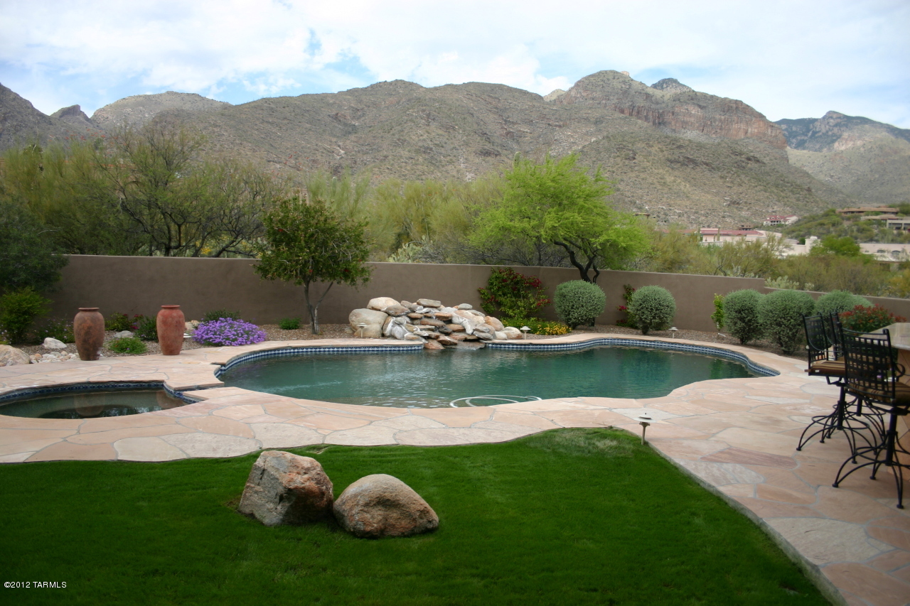 2405 E Long Shadow Place