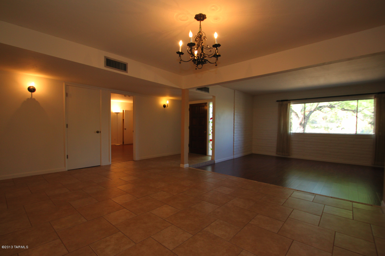 4245 N Camino Gacela