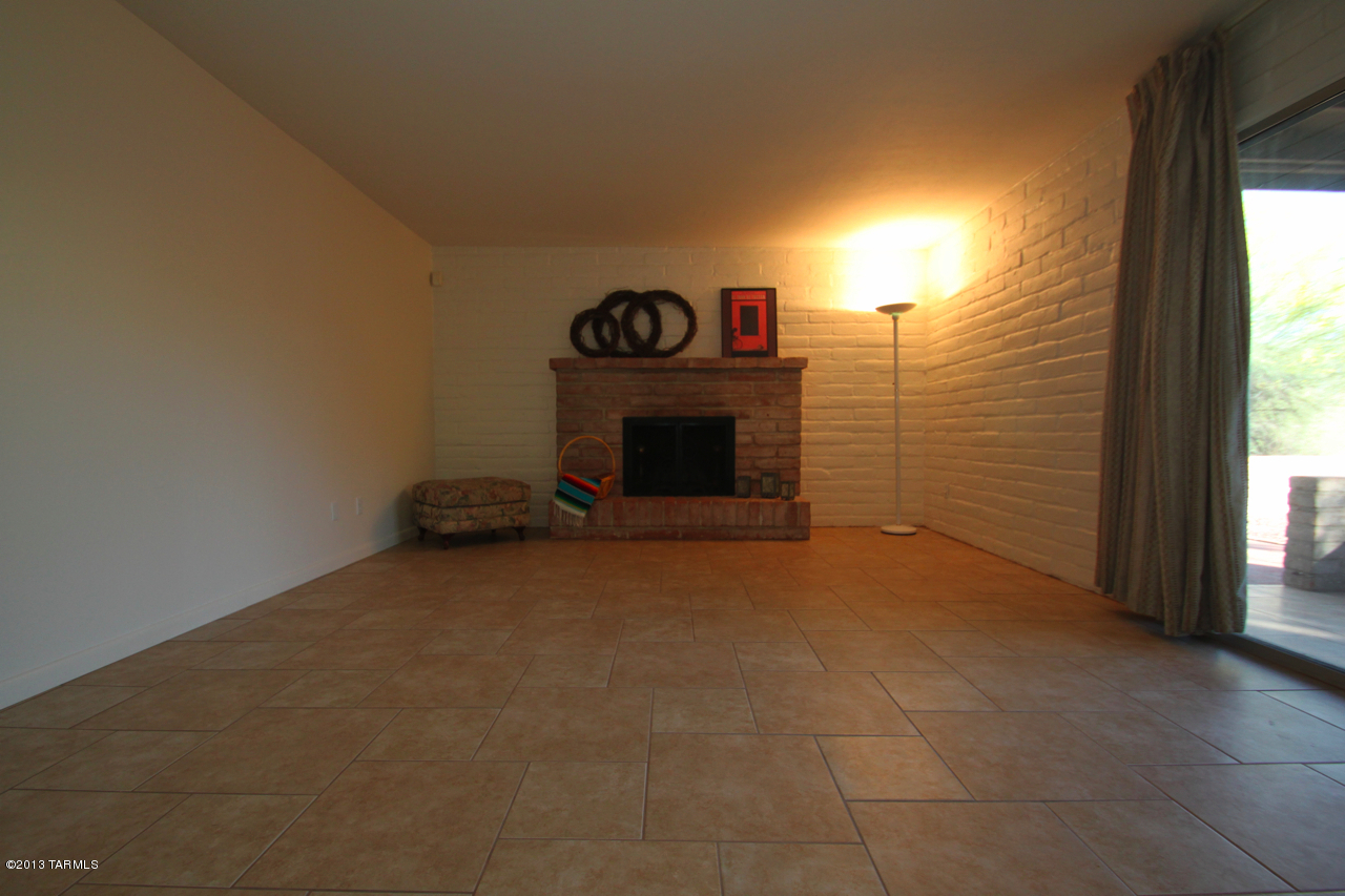 4245 N Camino Gacela