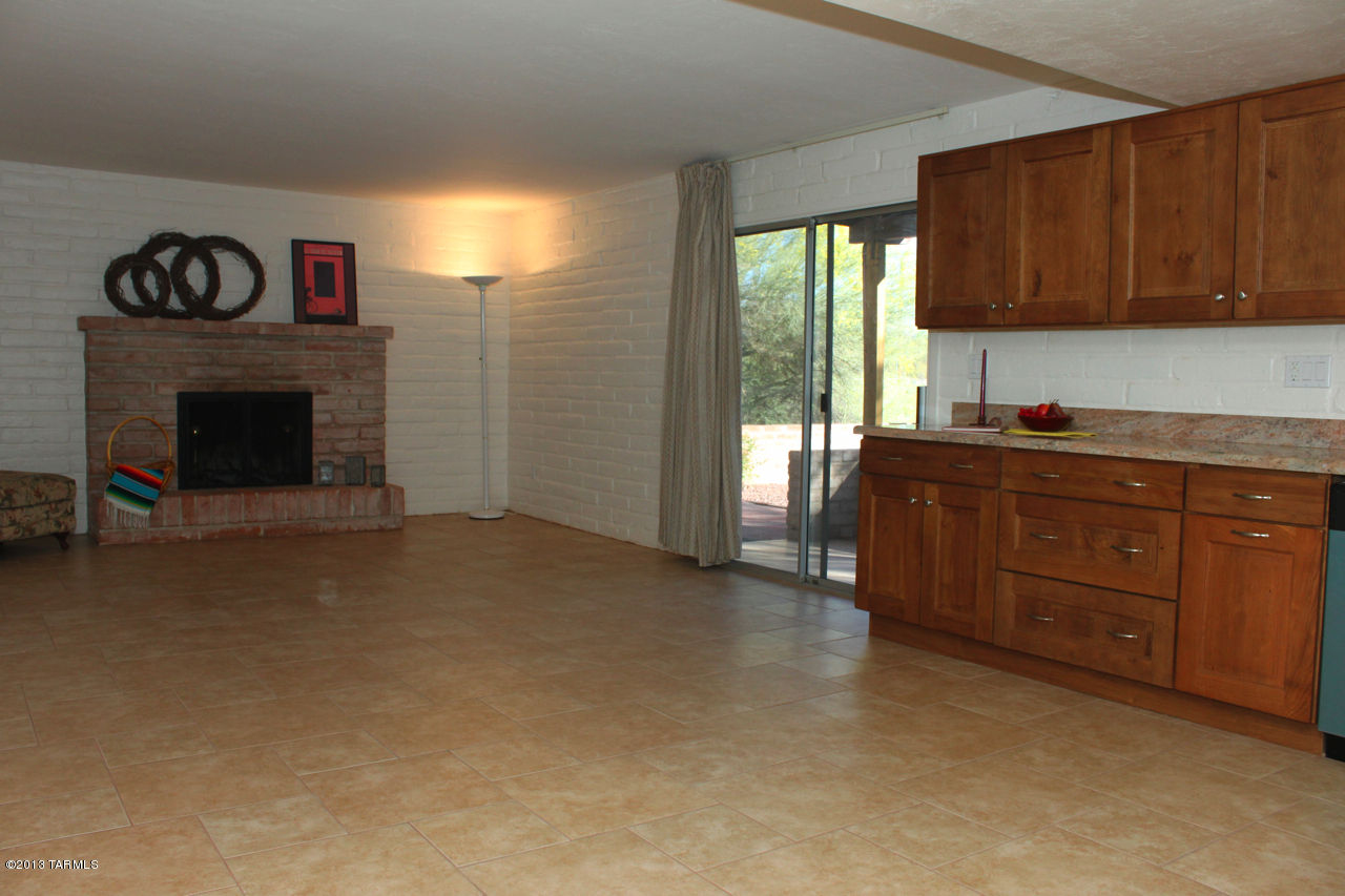 4245 N Camino Gacela