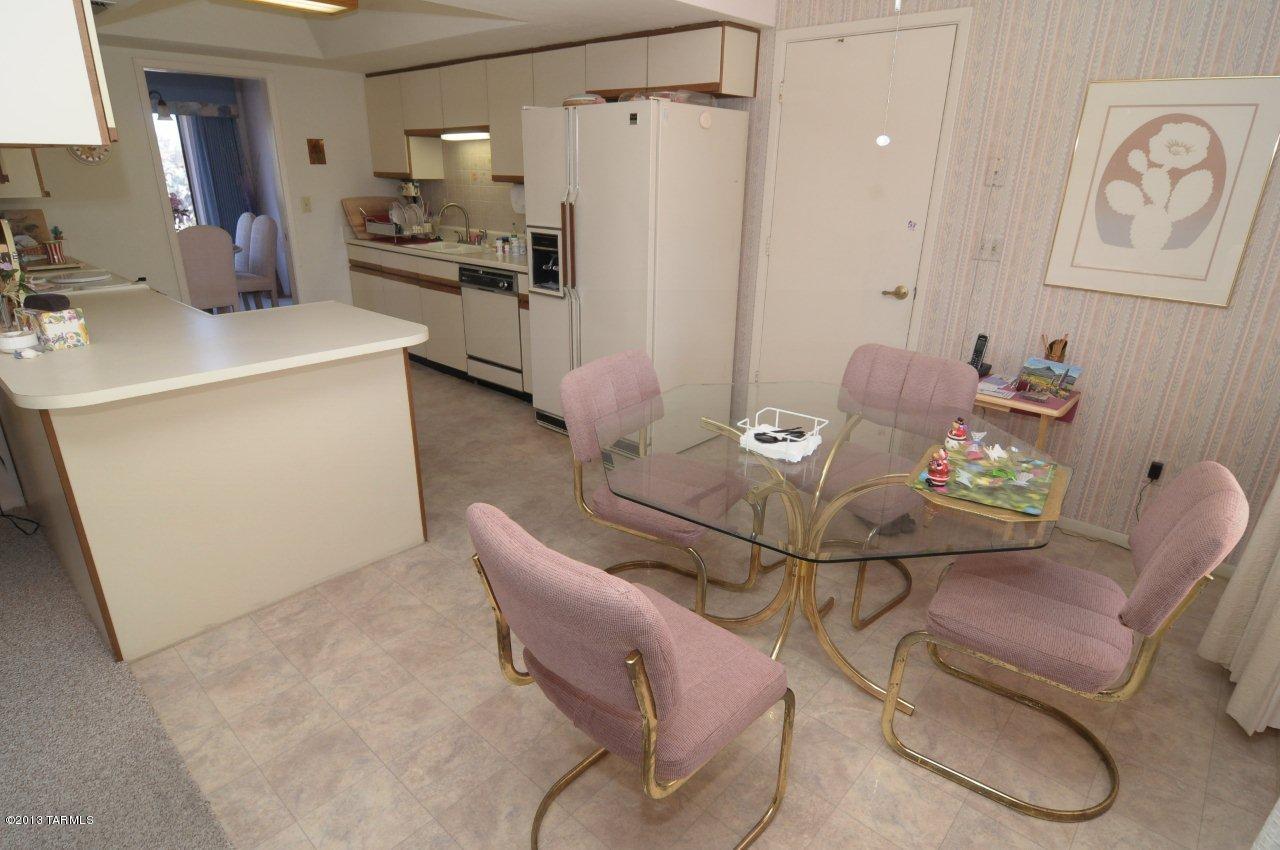 6120 N Calle De La Culebra