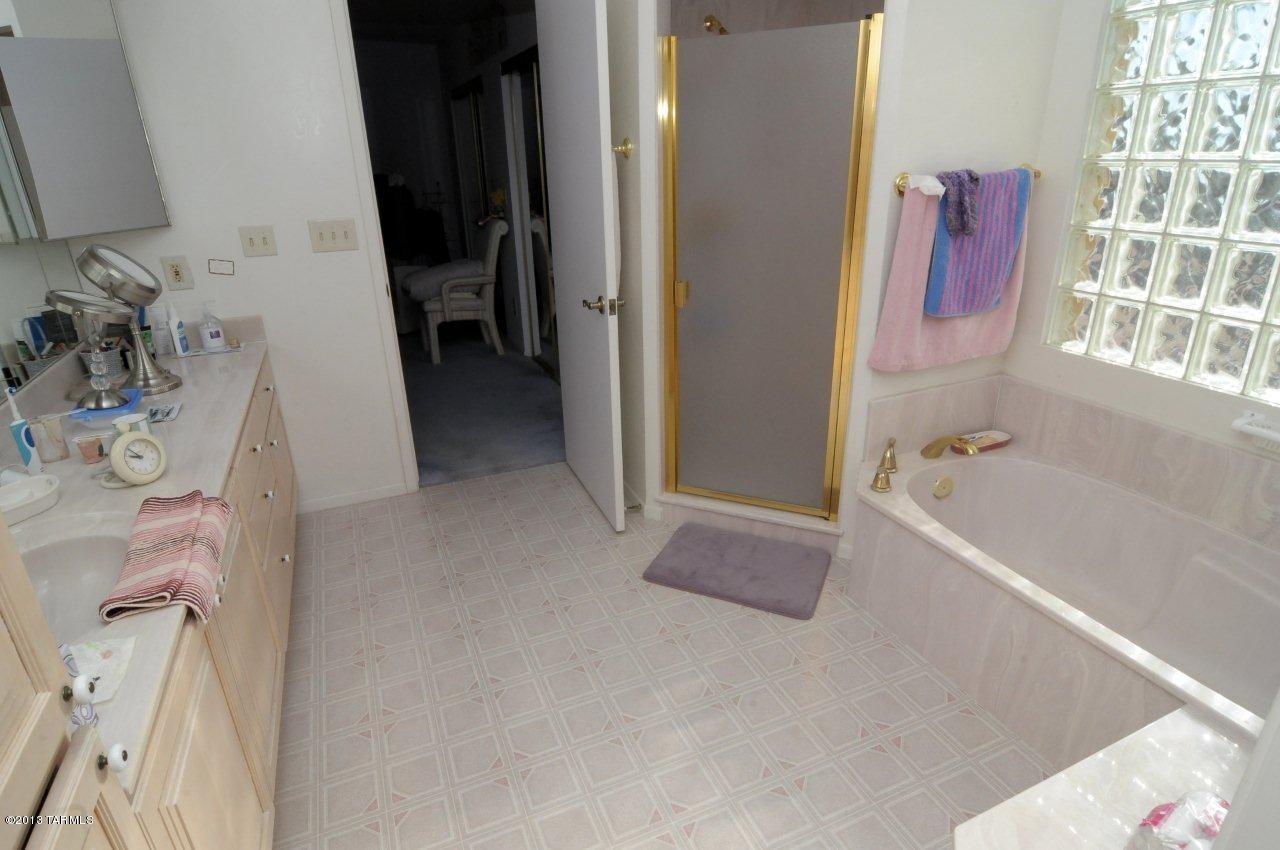 6120 N Calle De La Culebra