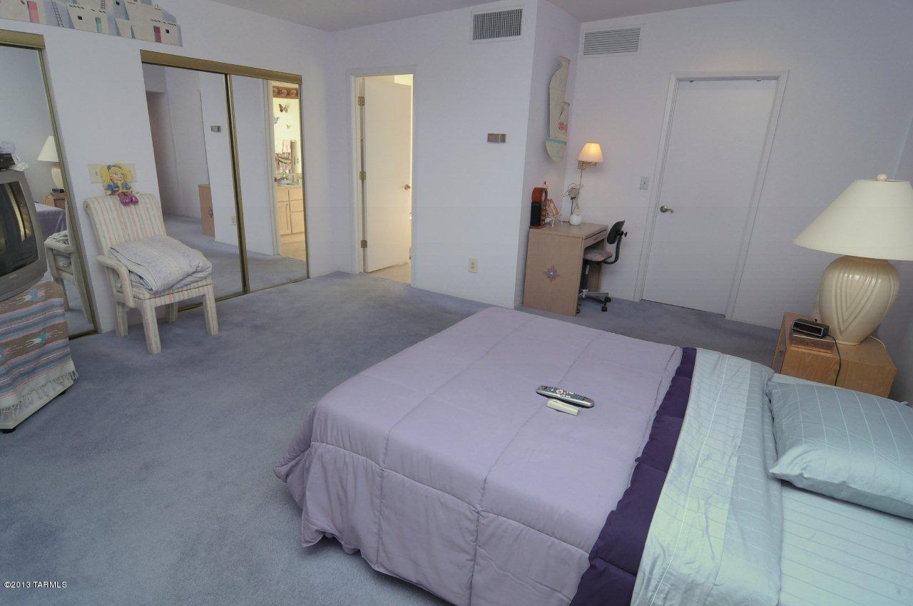 6120 N Calle De La Culebra