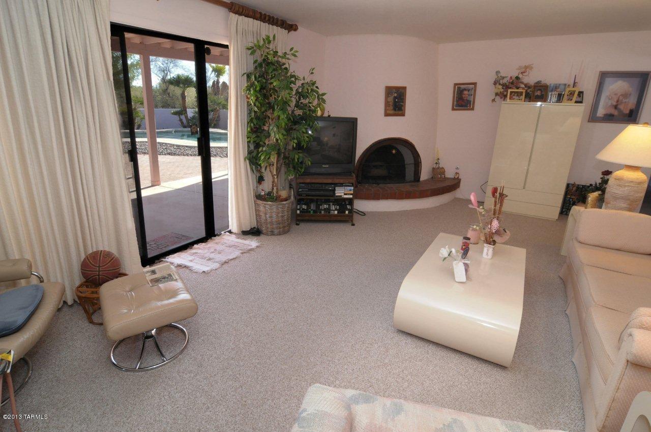 6120 N Calle De La Culebra