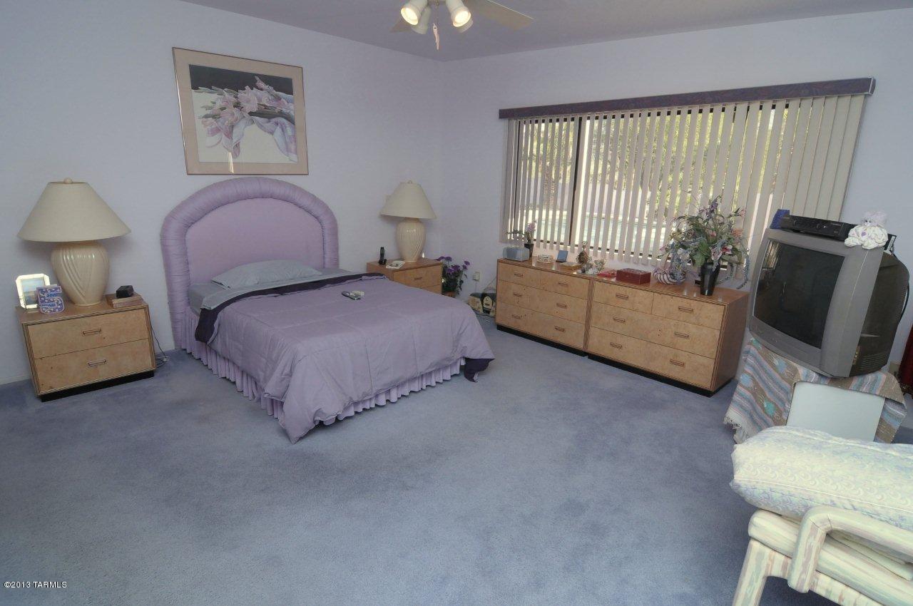 6120 N Calle De La Culebra