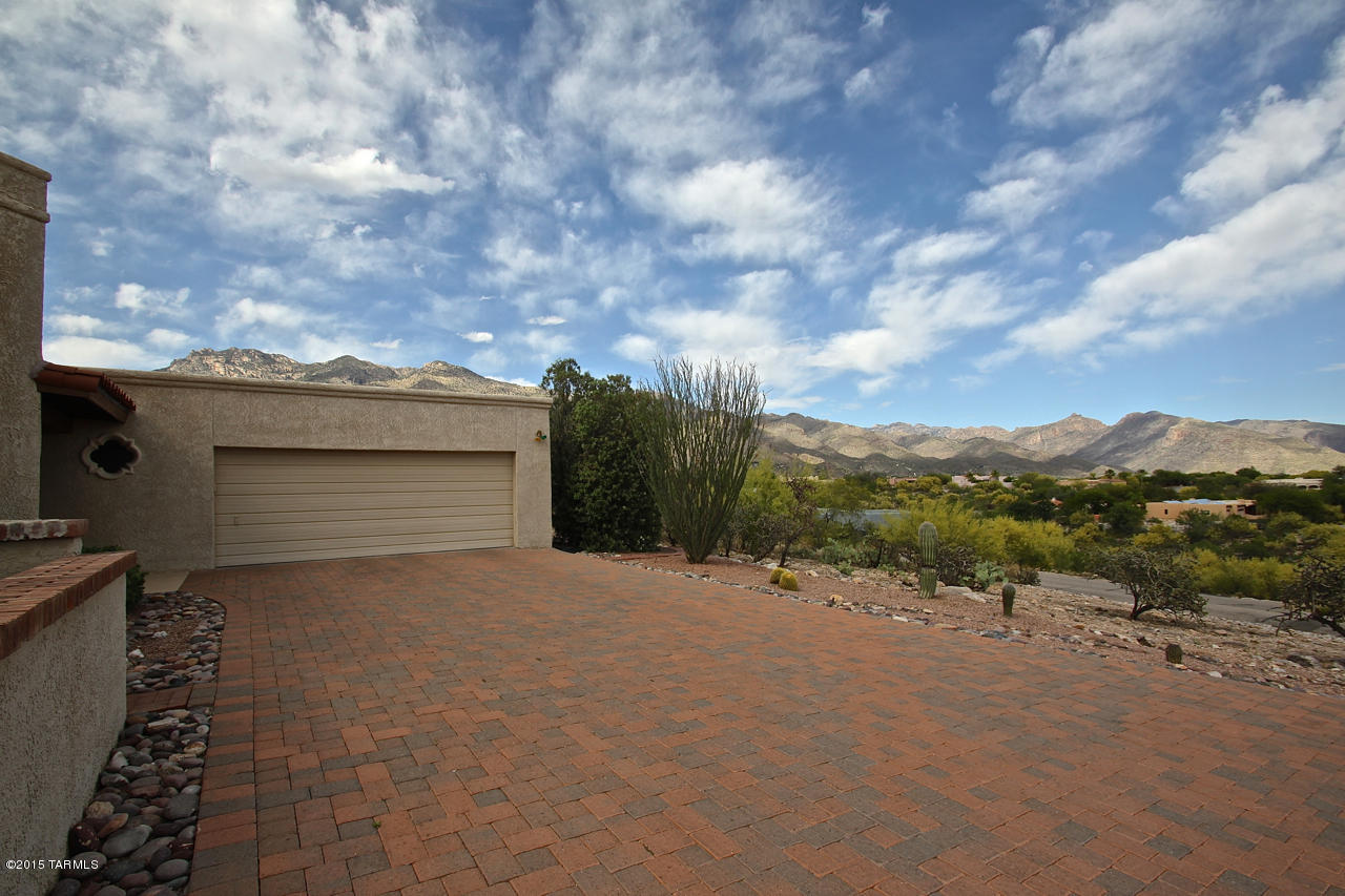 5799 N Via Amable