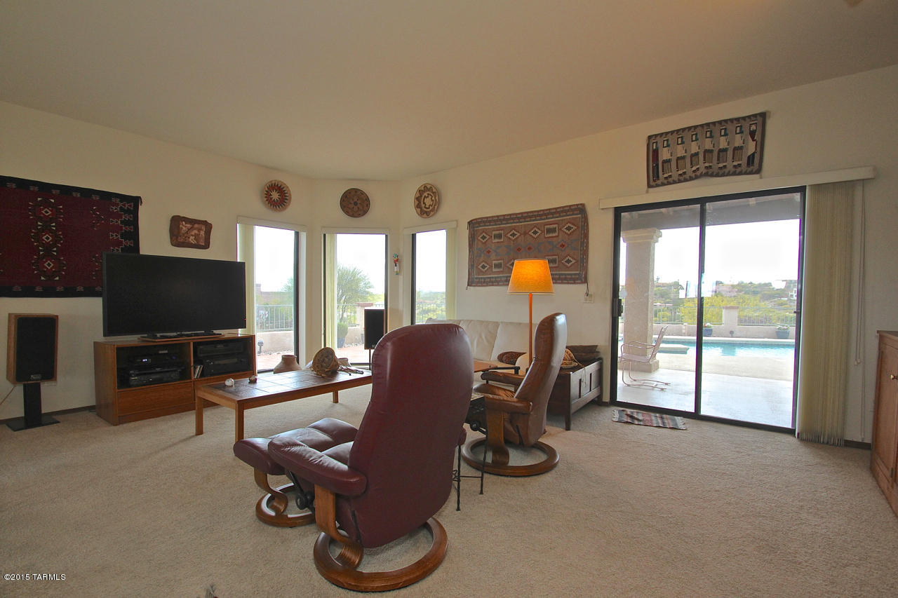 5799 N Via Amable