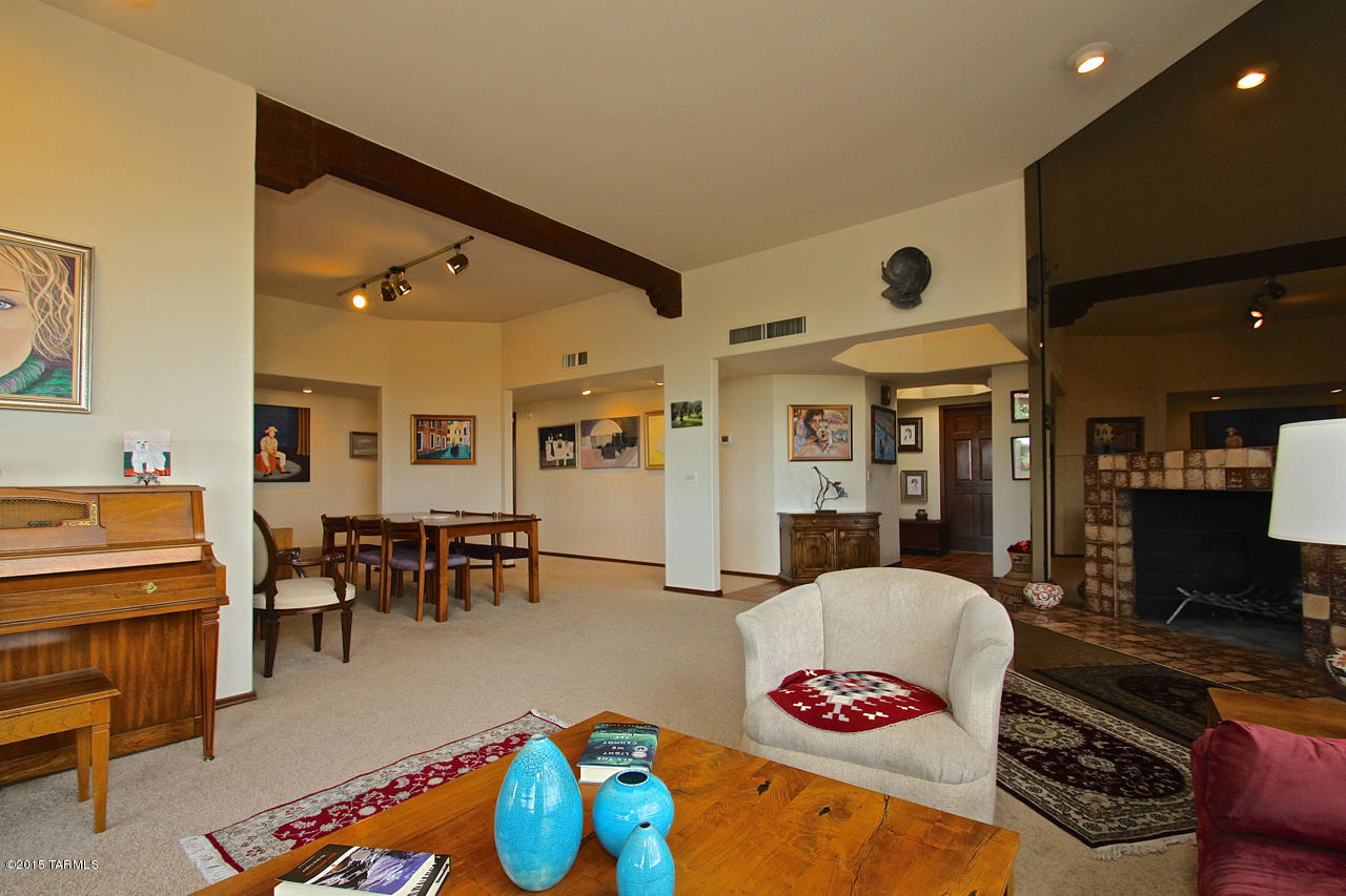 5799 N Via Amable