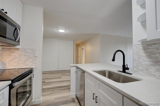 2231 S Vaughn Way Unit: 201B