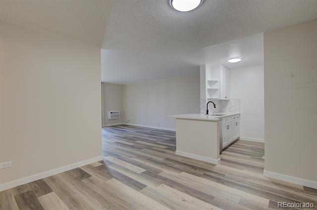 2231 S Vaughn Way Unit: 201B