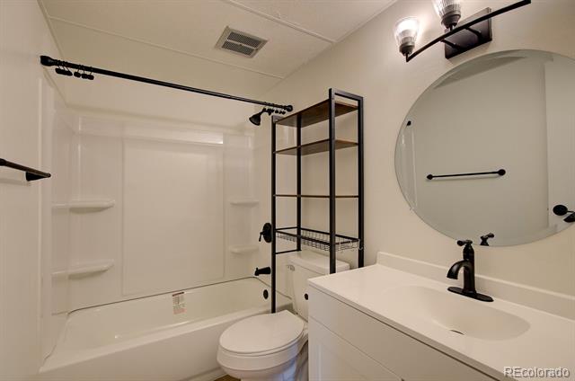 2231 S Vaughn Way Unit: 201B
