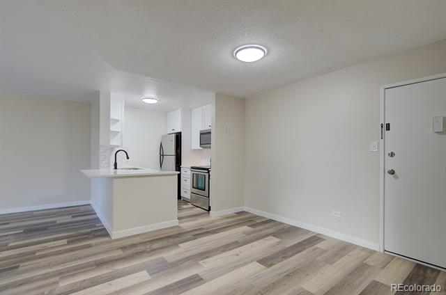 2231 S Vaughn Way Unit: 201B