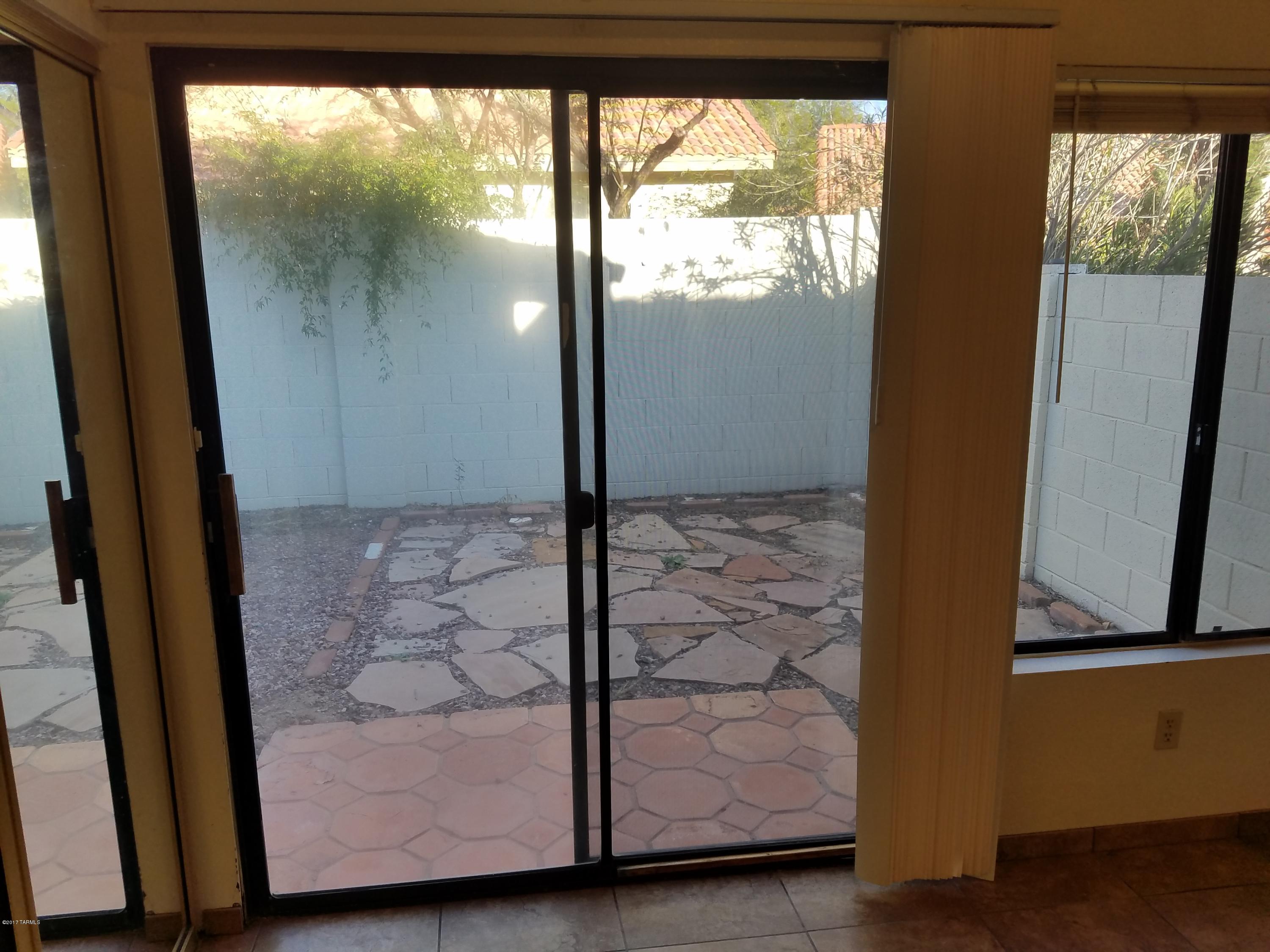 5560 N Skyset Loop
