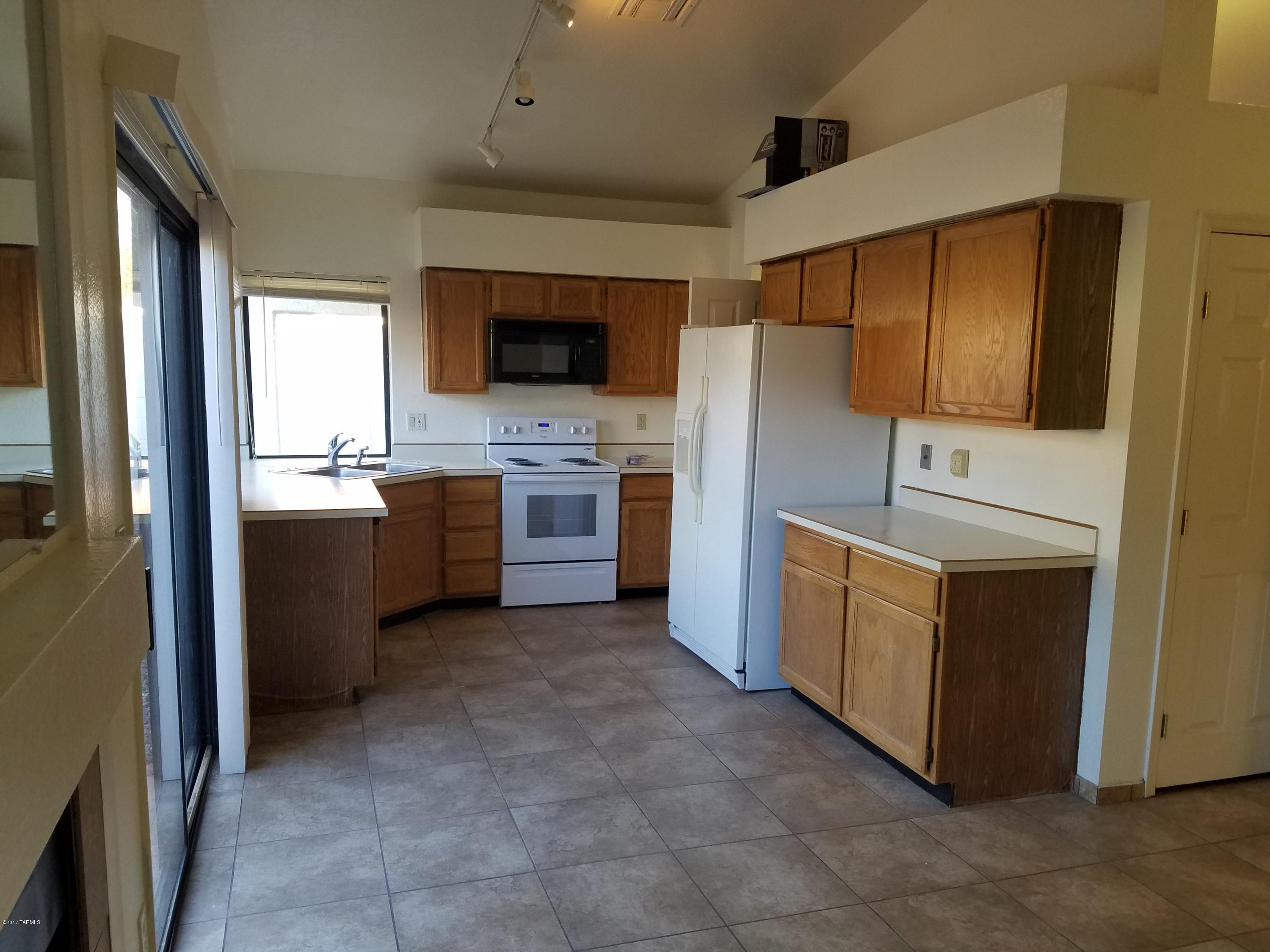 5560 N Skyset Loop