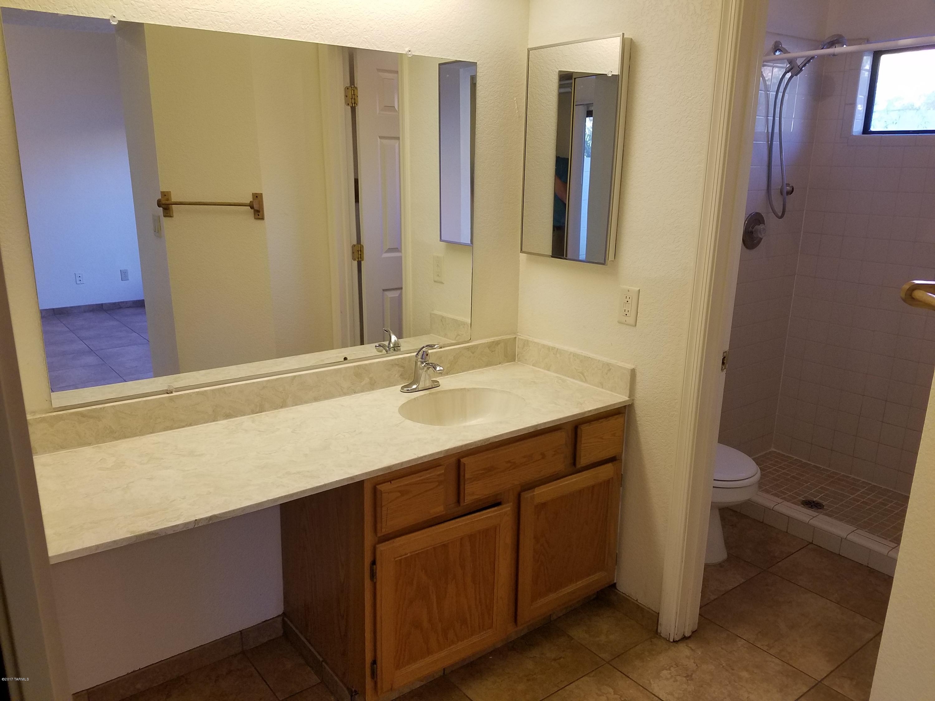 5560 N Skyset Loop