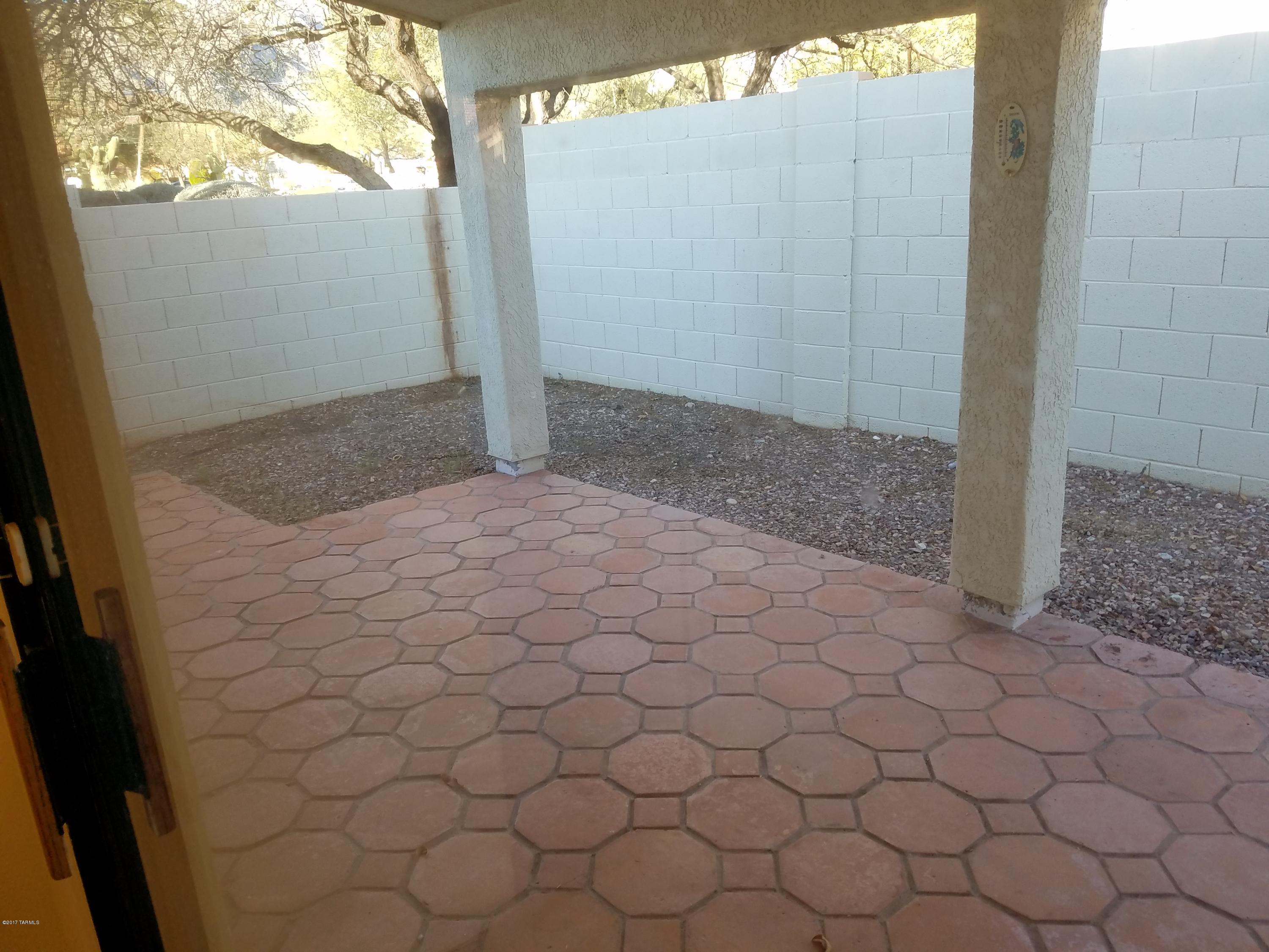 5560 N Skyset Loop