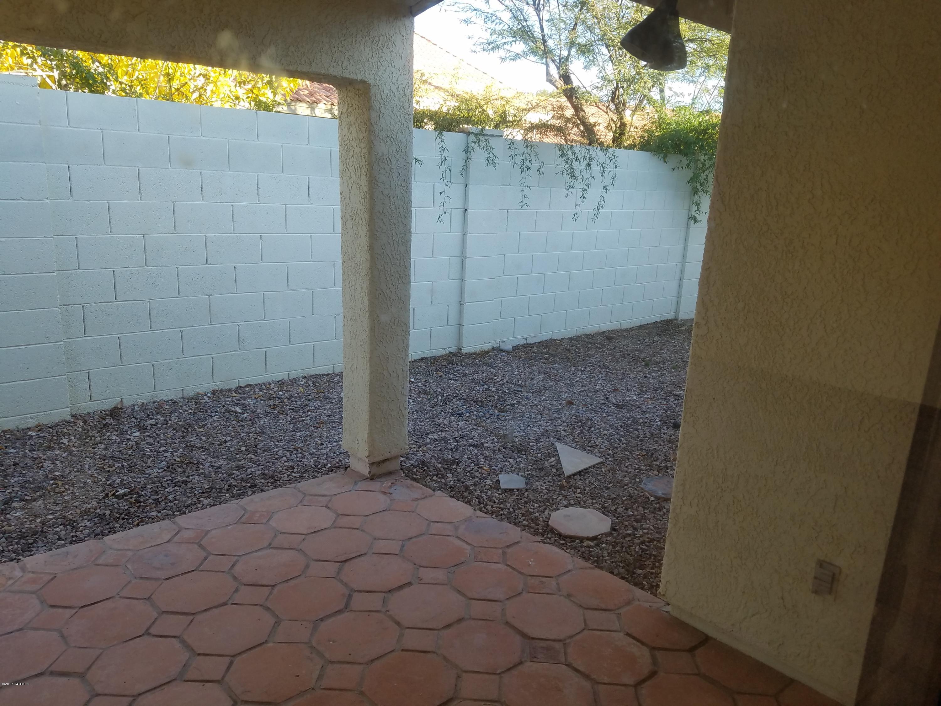 5560 N Skyset Loop