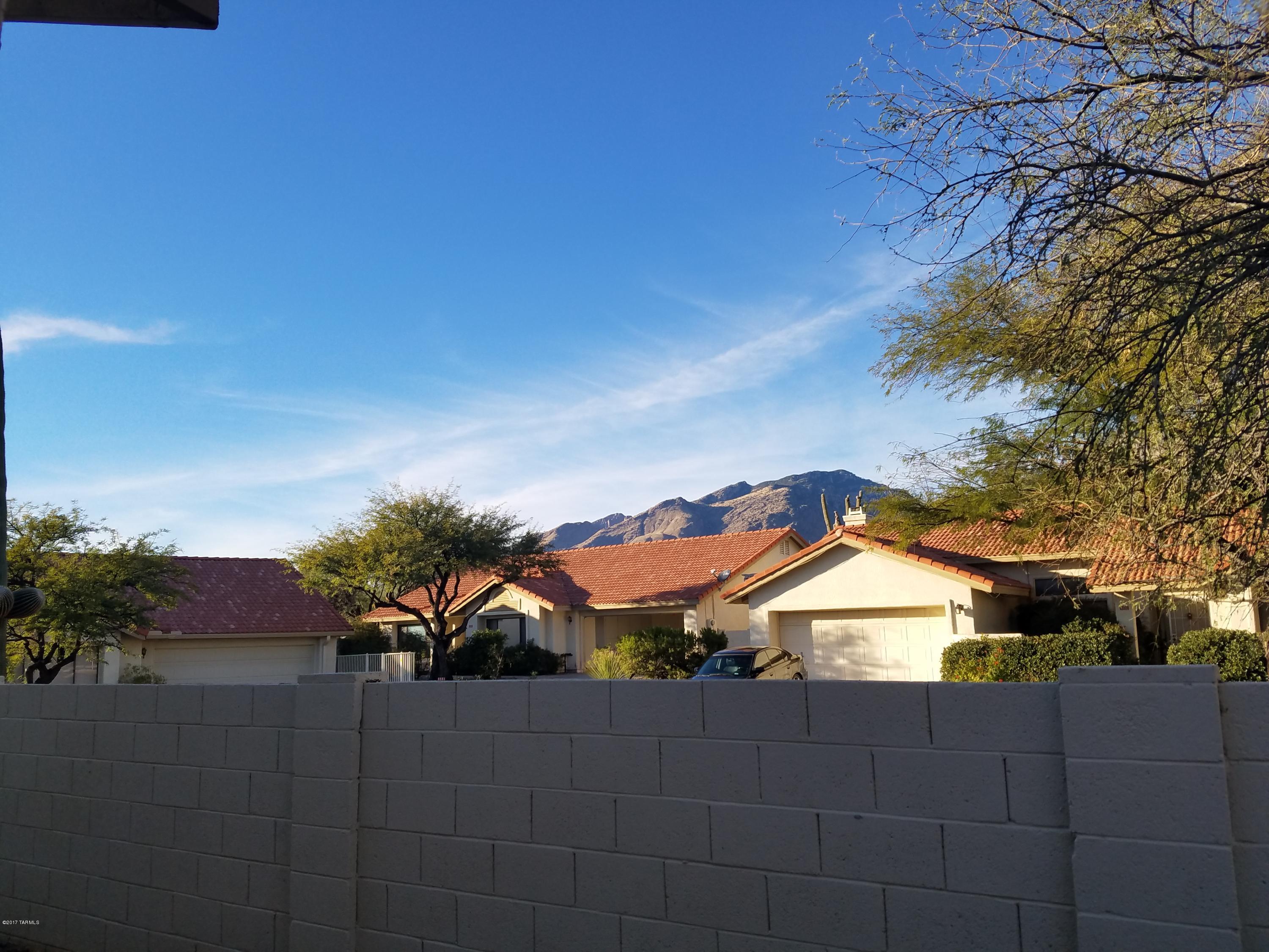 5560 N Skyset Loop