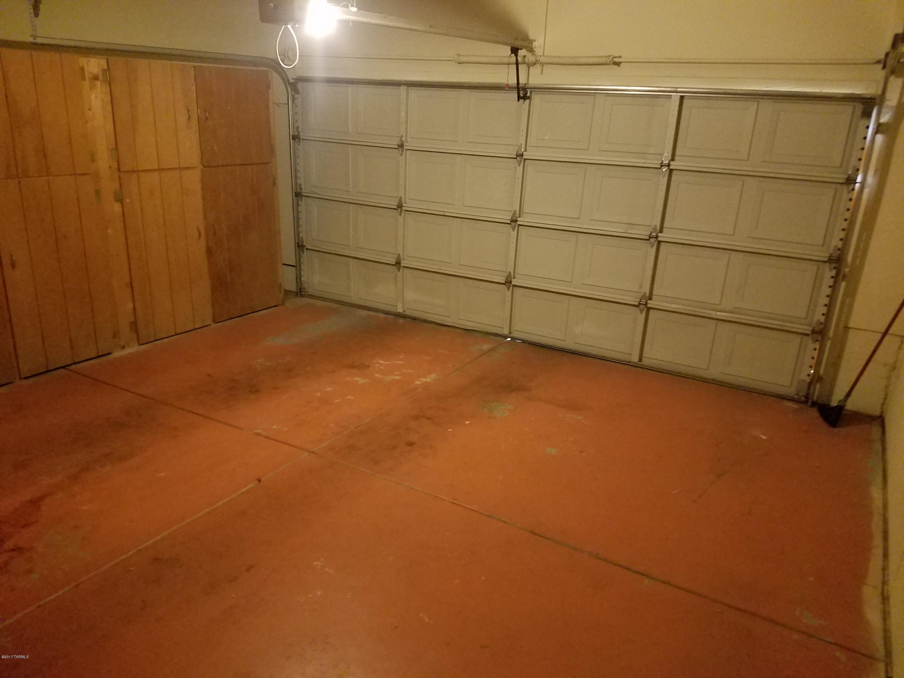 5560 N Skyset Loop