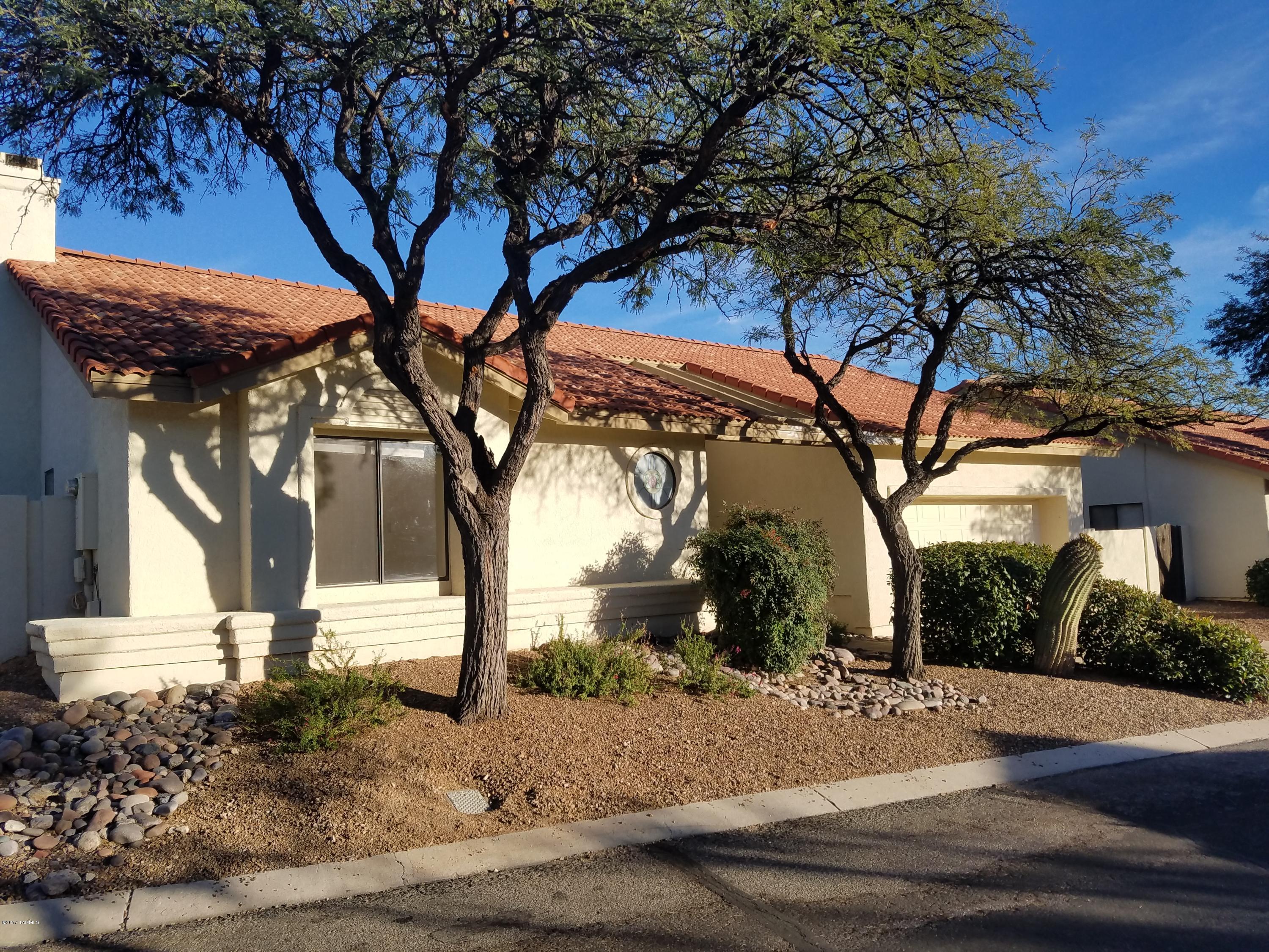 5560 N Skyset Loop