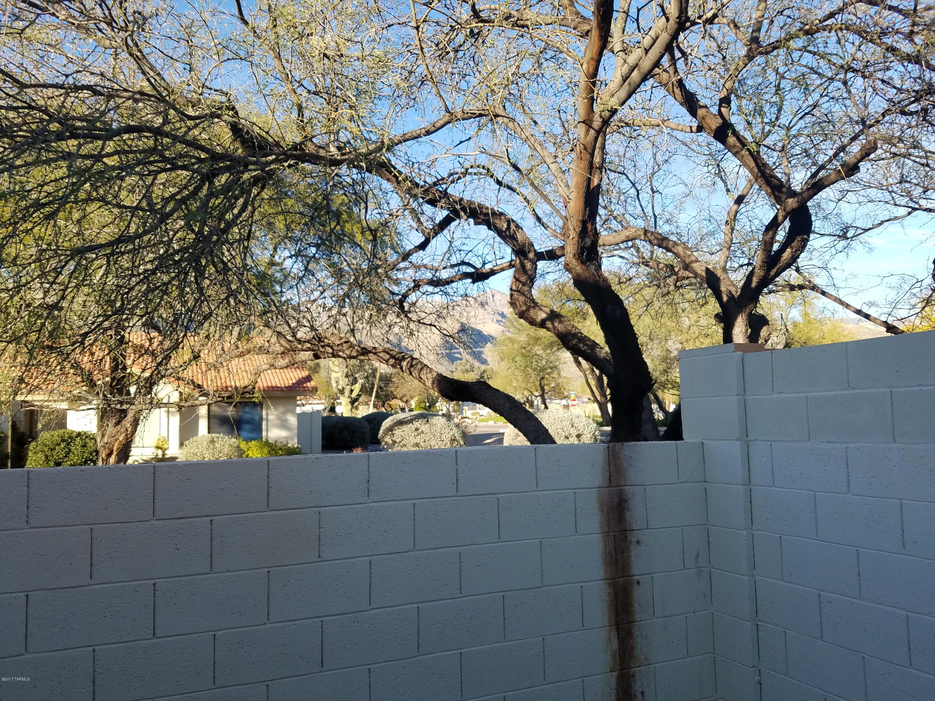 5560 N Skyset Loop