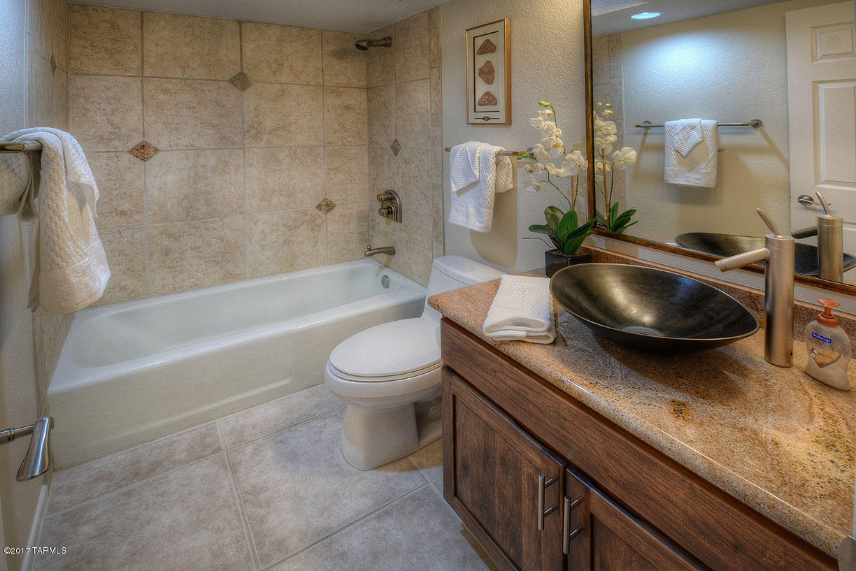 5751 N Via Lozana