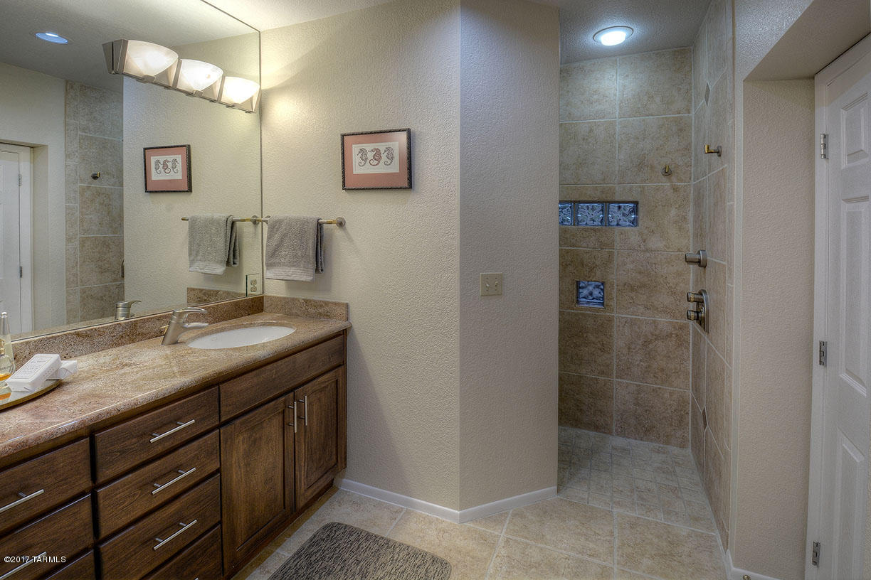 5751 N Via Lozana