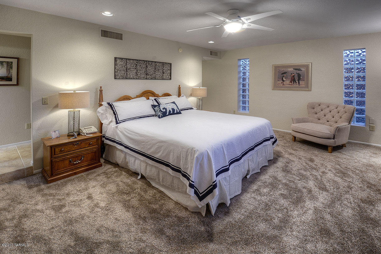 5751 N Via Lozana
