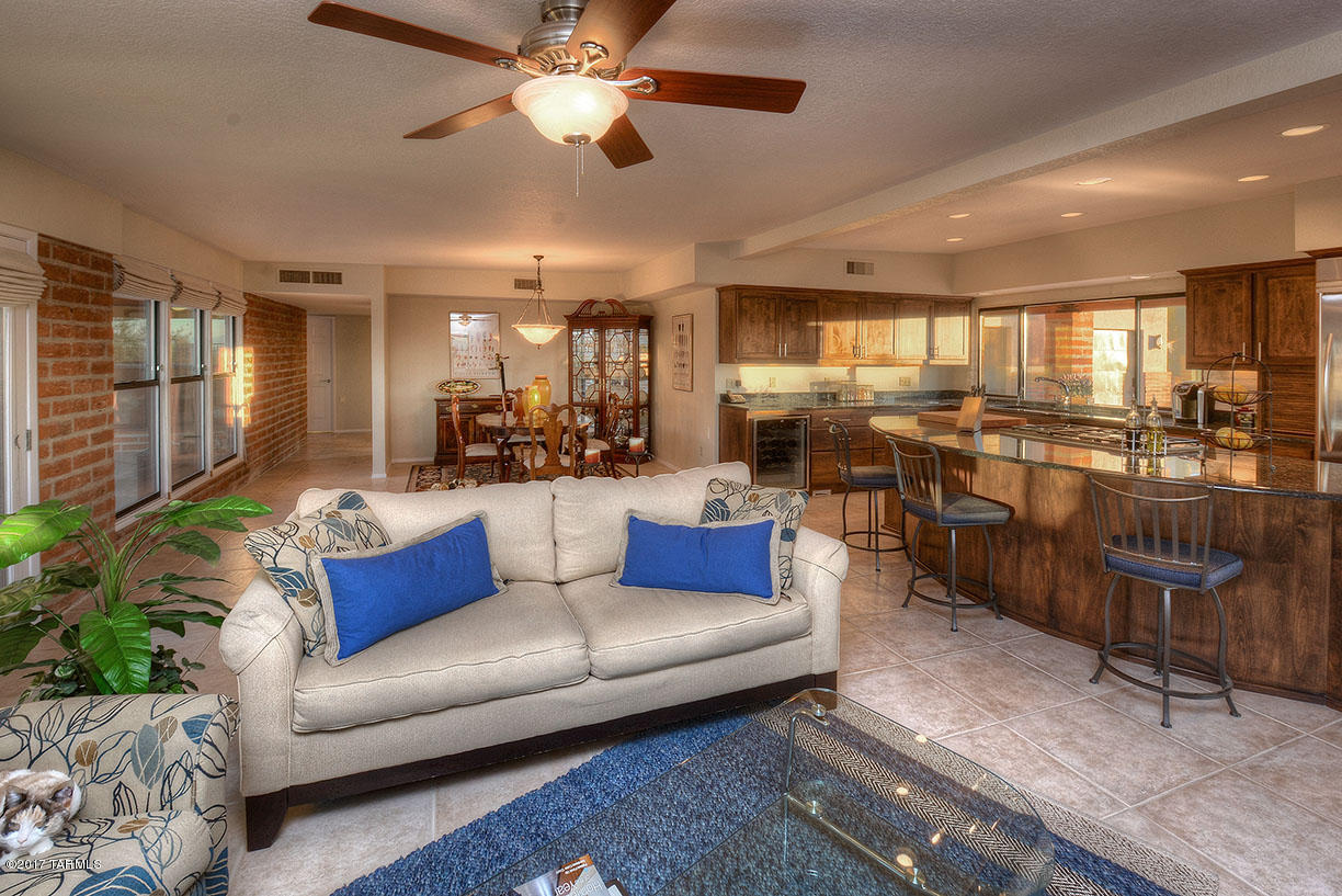 5751 N Via Lozana