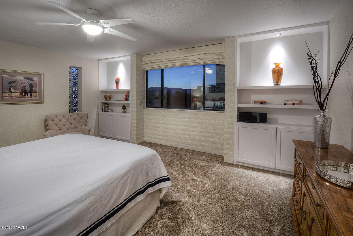 5751 N Via Lozana
