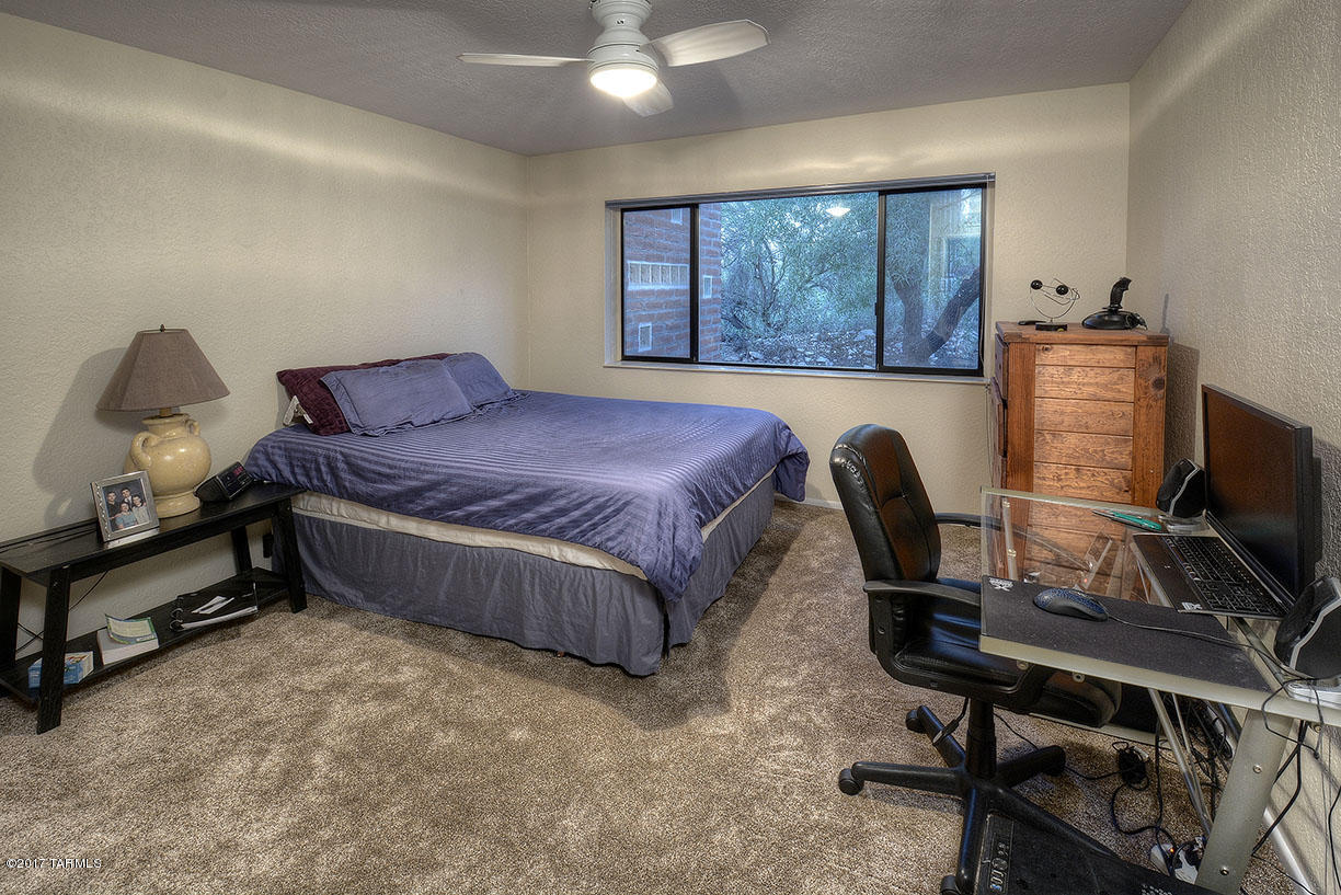 5751 N Via Lozana