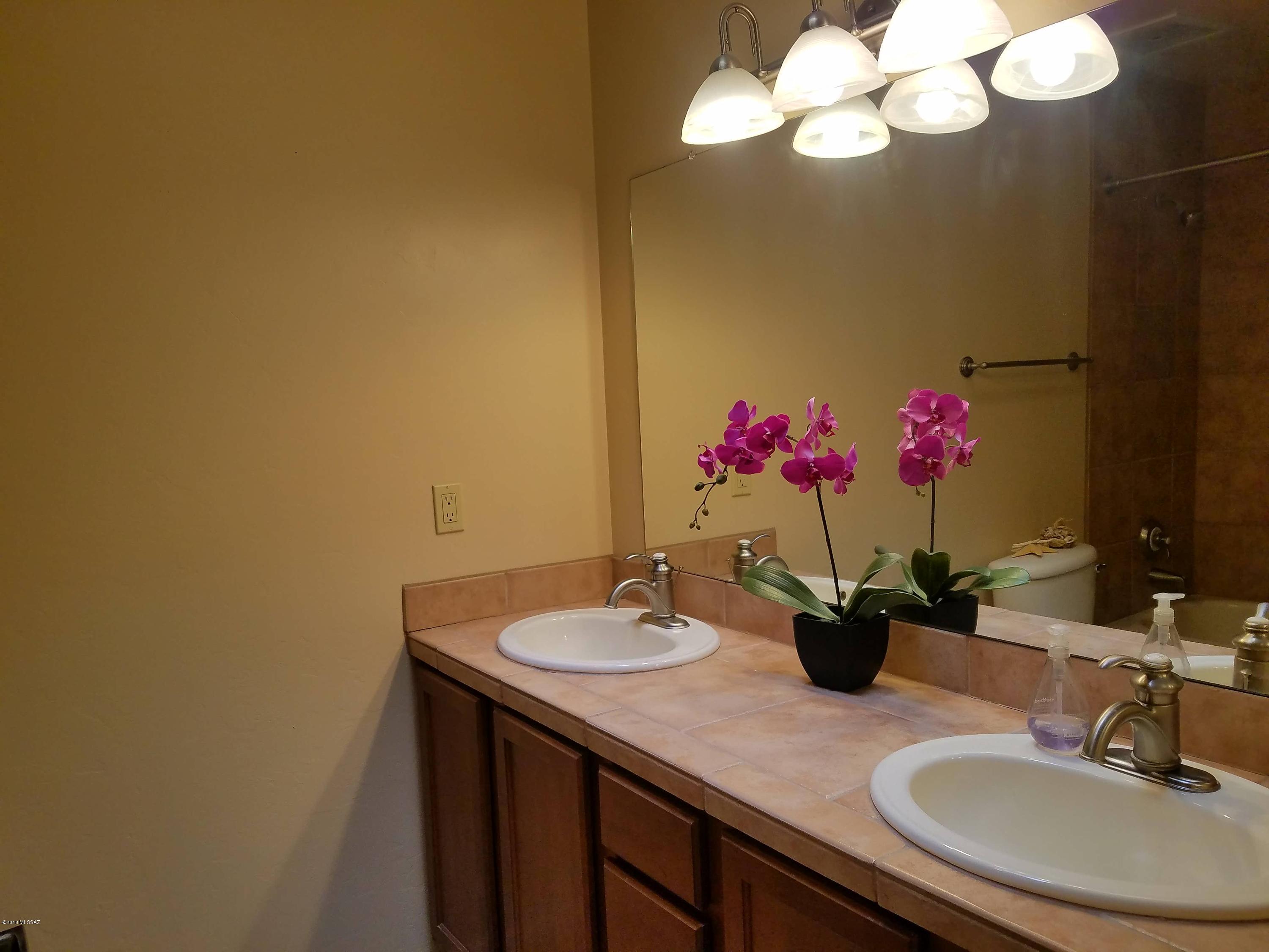 446 N Campbell Avenue Unit: 3202